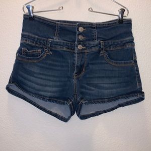 Hot Kiss Get the lift triple button stretchy blue denim jean shorts